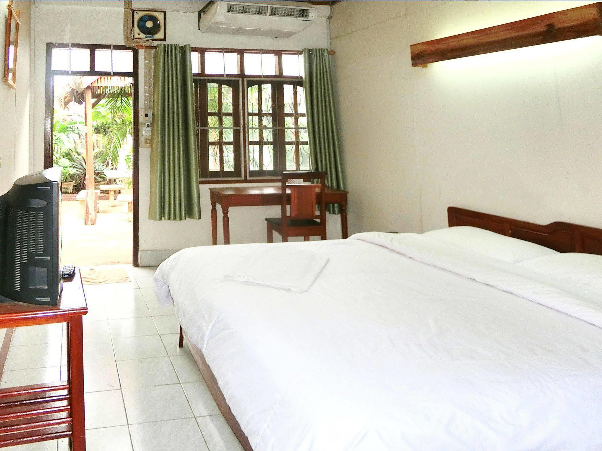 Villa Sisavad Guesthouse Vientiane Dış mekan fotoğraf