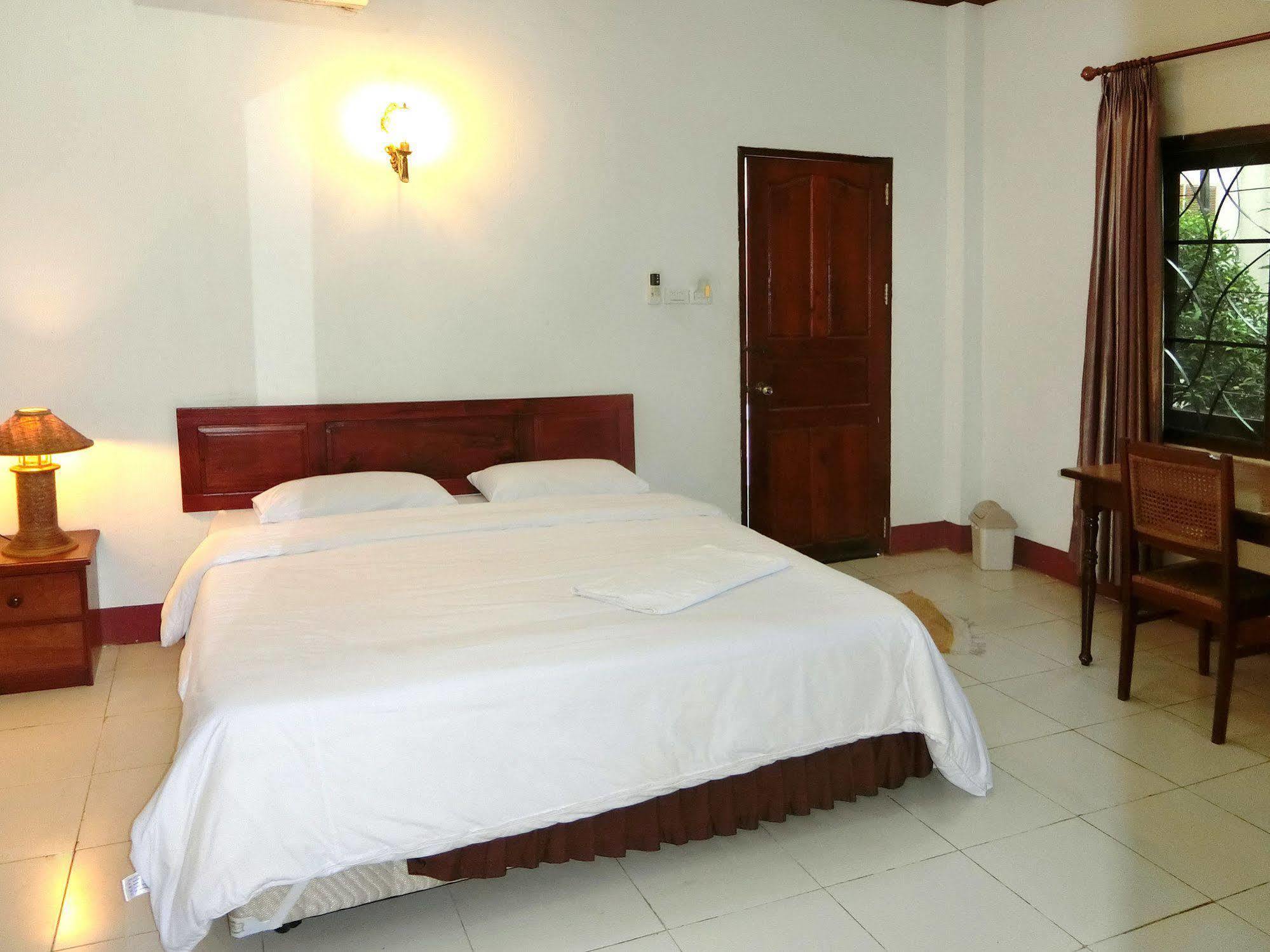 Villa Sisavad Guesthouse Vientiane Dış mekan fotoğraf