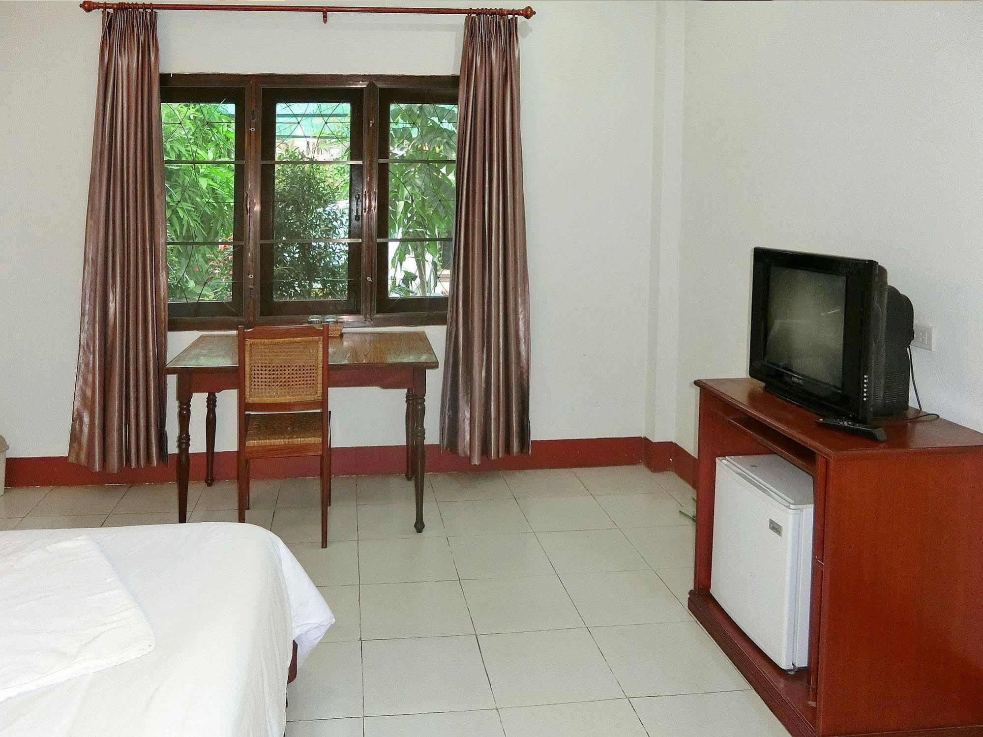 Villa Sisavad Guesthouse Vientiane Dış mekan fotoğraf